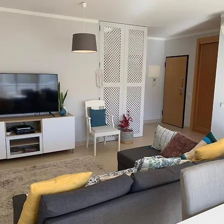 Wpcb 57 - 2 Bedroom First Floor In *